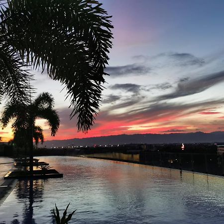 Mactan Newtown Deluxe Island Breeze Apartment Lapu-Lapu City Exterior foto