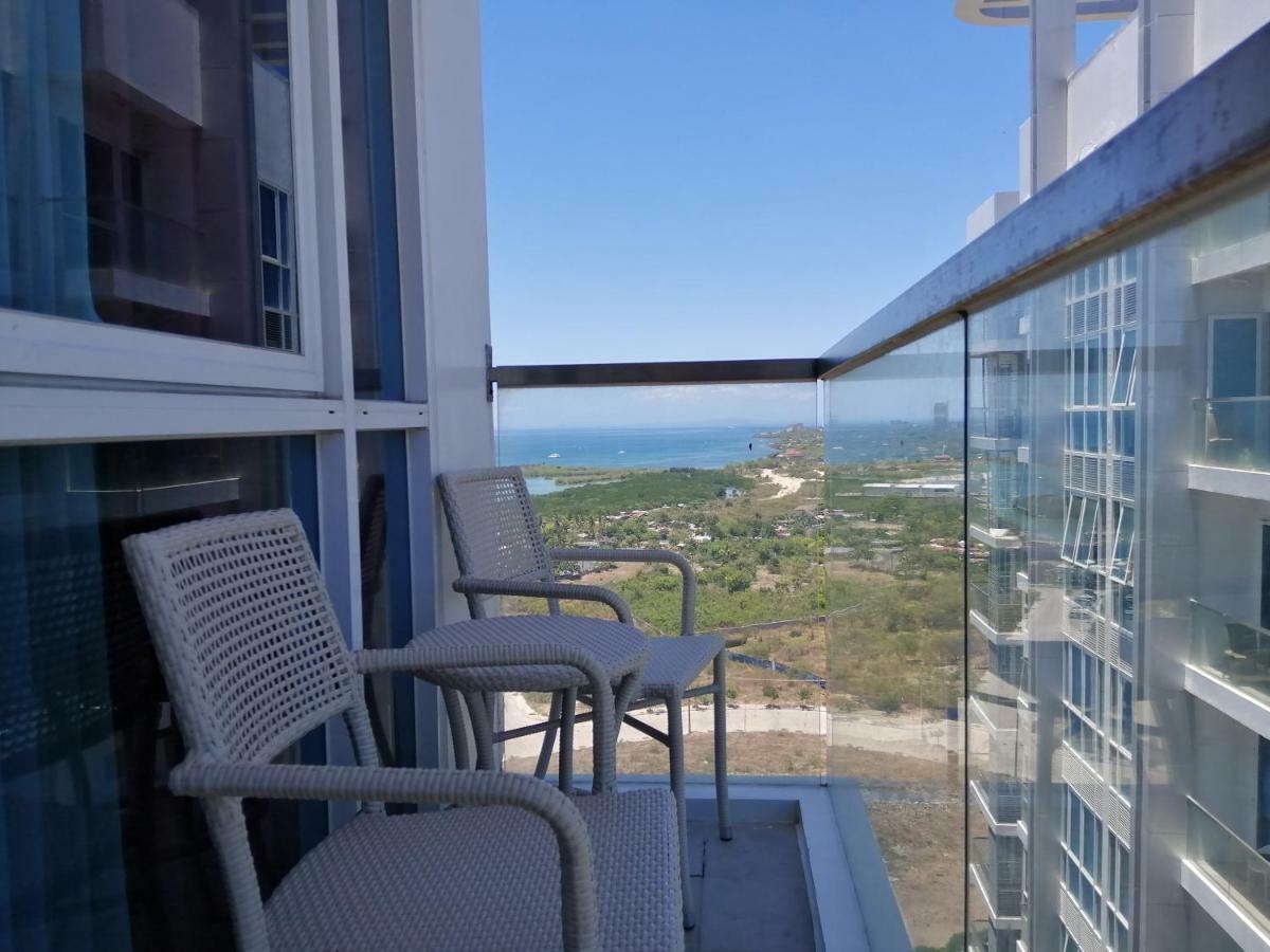 Mactan Newtown Deluxe Island Breeze Apartment Lapu-Lapu City Exterior foto